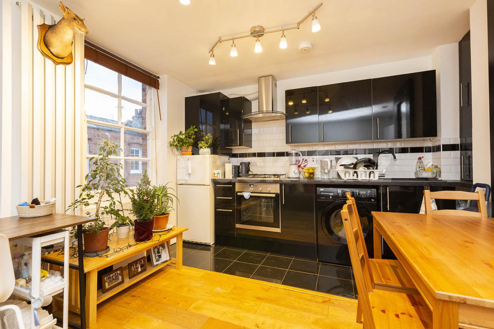 Located in a prime area close to the vibrant upper street with tons of amenaties Paget Street, Angel